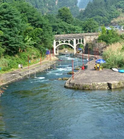 激情漂流《激流回旋》